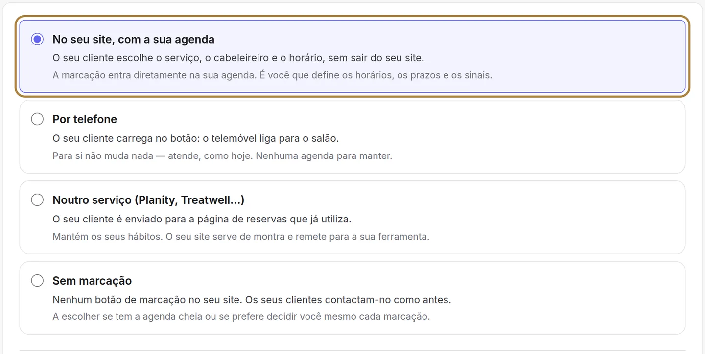 No seu site, com a sua agenda.