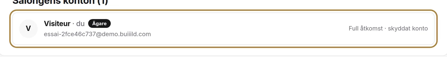 Ett konto per person: namn, e-post och roll.